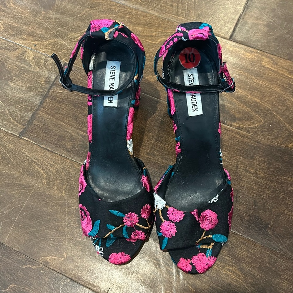 Steve Madden able strap heels embroidered